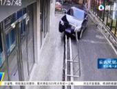 8起事故就有1起踩错踏板，特斯拉OTA召回推送新功能击破痛点！